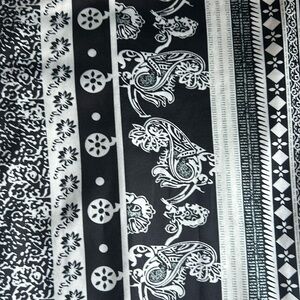 Women’s medium flarred leggings